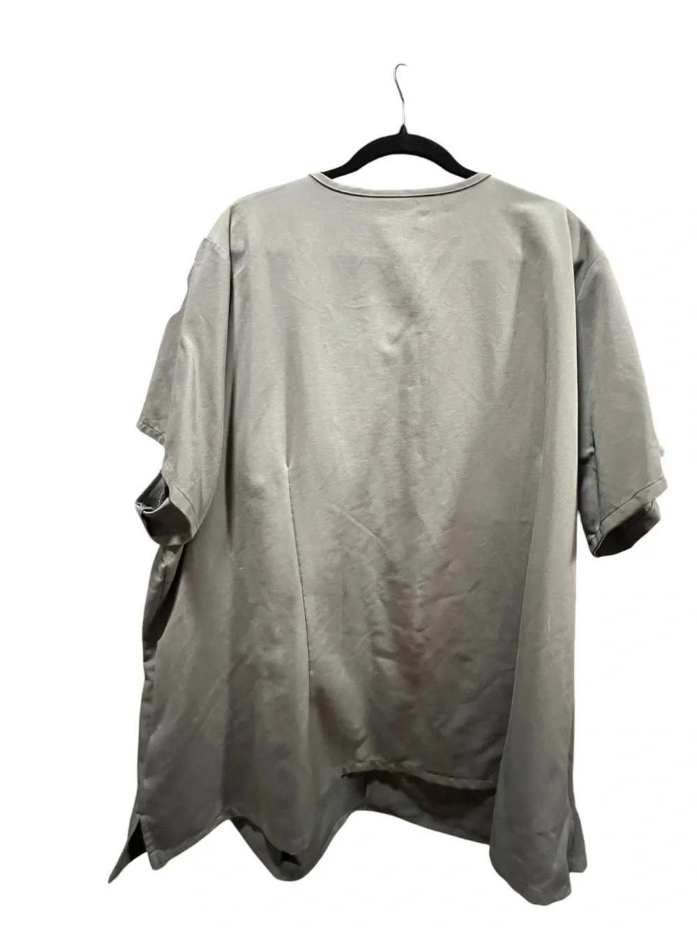 FIGS Casma three-pocket V-neck scrub top featuring a soft greyish-green.